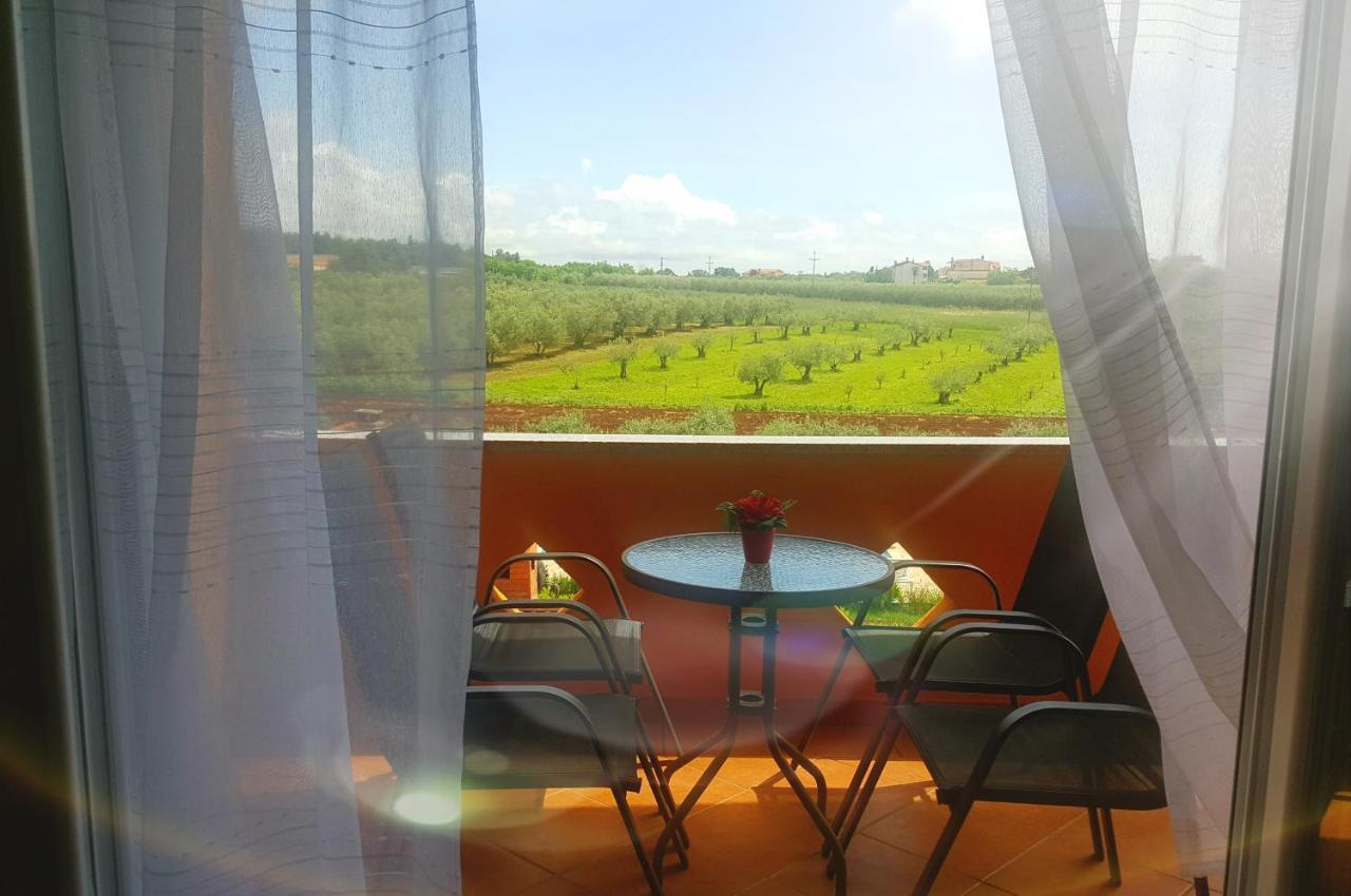 Apartmán The Orange One Novigrad Istria Exteriér fotografie